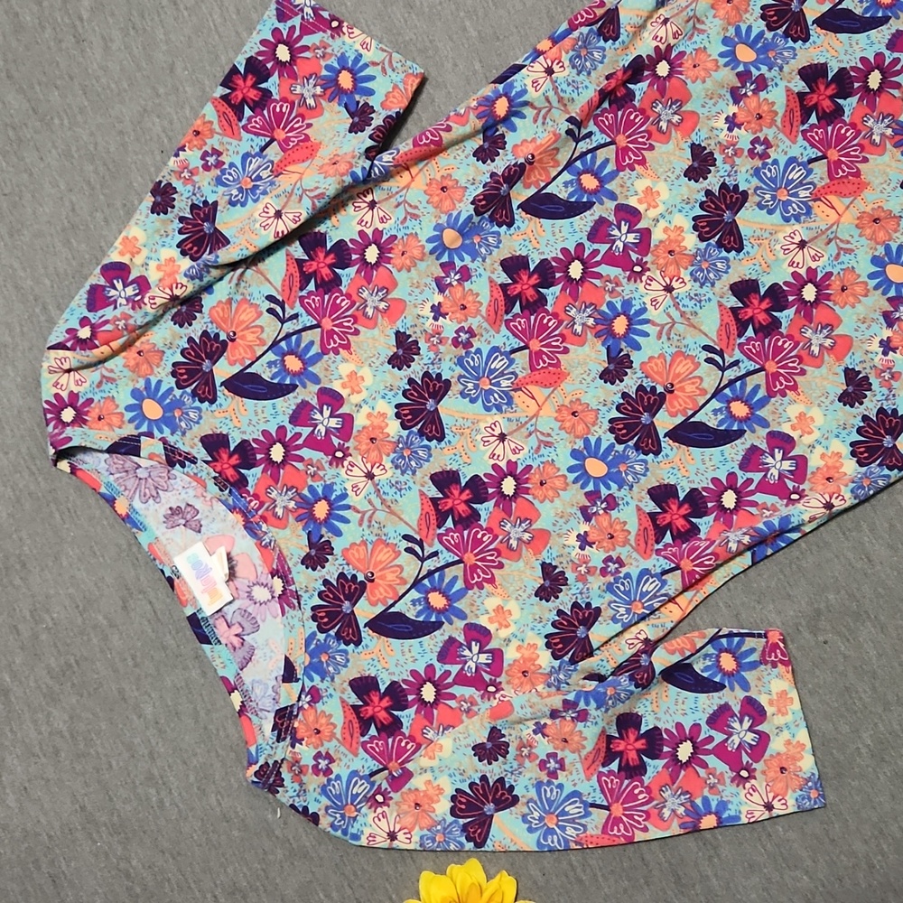 LulaRoe Brand Multicolor Floral Fitted Short Sleeved Summer Top Shirt Blouse